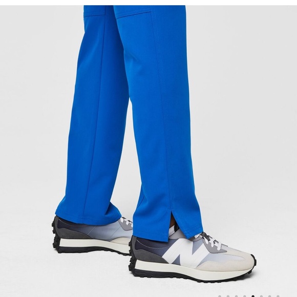 Figs Kade Cargo Scrub Pants™ - Picture 4 of 9